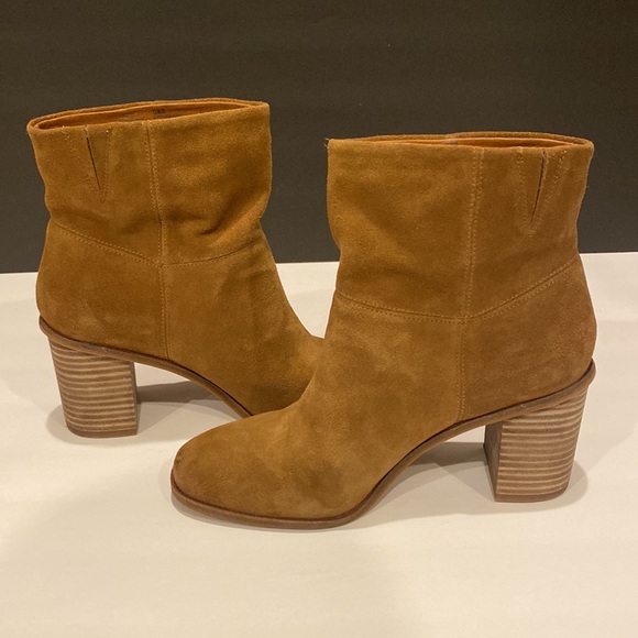 Lucky Brand caramel Brown suede ankle bootie Sz 8.5 - Picture 2 of 8